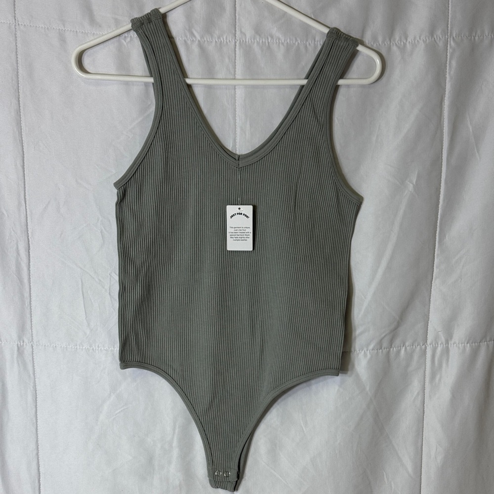 Gypsy + Jade Ribbed V-Neck Bodysuit Ivy green Sleeveless Snap‎ Bottom NWT S/M